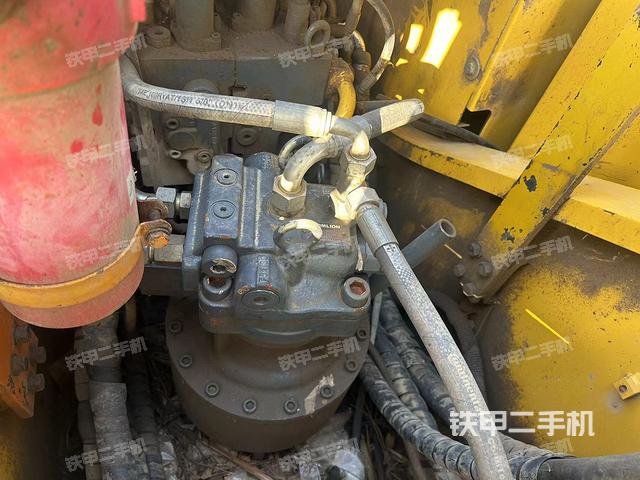 回转马达和主控阀（整机外观）