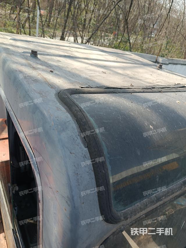 驾驶室顶部（整机外观）