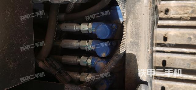 回转马达和主控阀（整机外观）