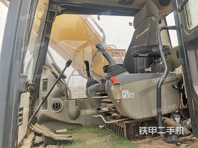 驾驶室整体（整机外观）