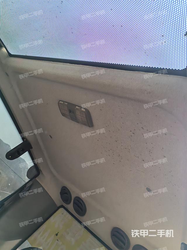 驾驶室顶部（整机外观）