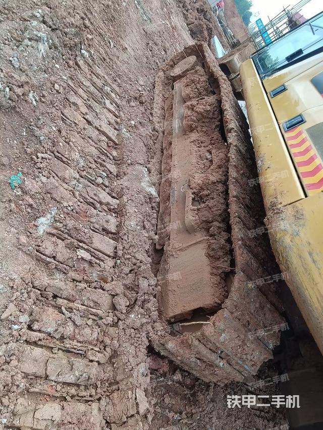 右側(cè)履帶整體（行走機(jī)構(gòu)）