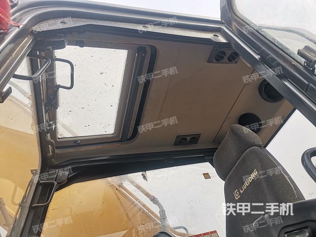 驾驶室顶部（整机外观）