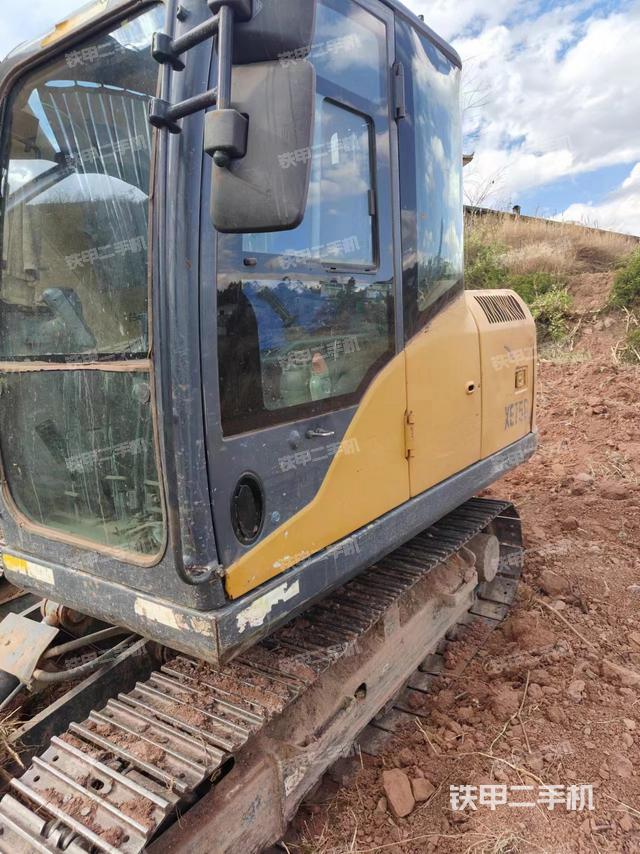 回转马达和主控阀（整机外观）