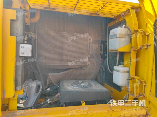 散熱器正面(大件艙室) 散熱器正面(大件艙室)