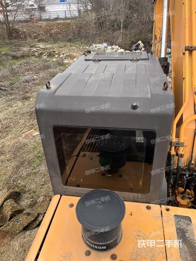 驾驶室顶部（整机外观）