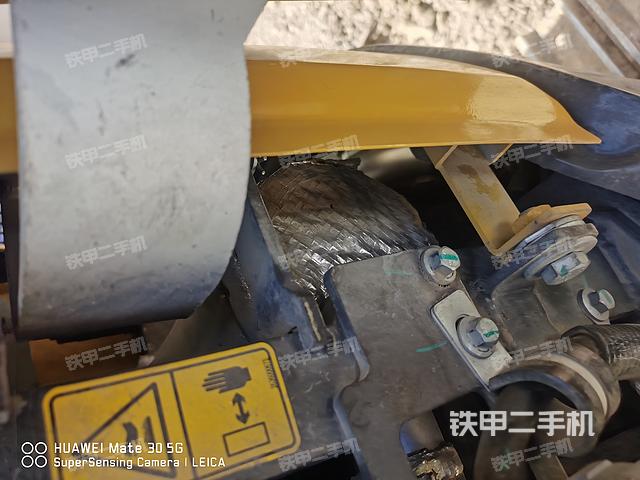 液压泵舱室正面整体（整机外观）