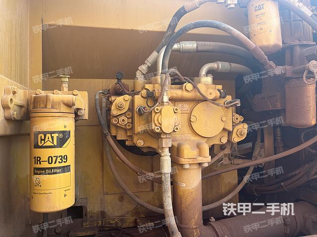 液压泵舱室正面整体（整机外观）