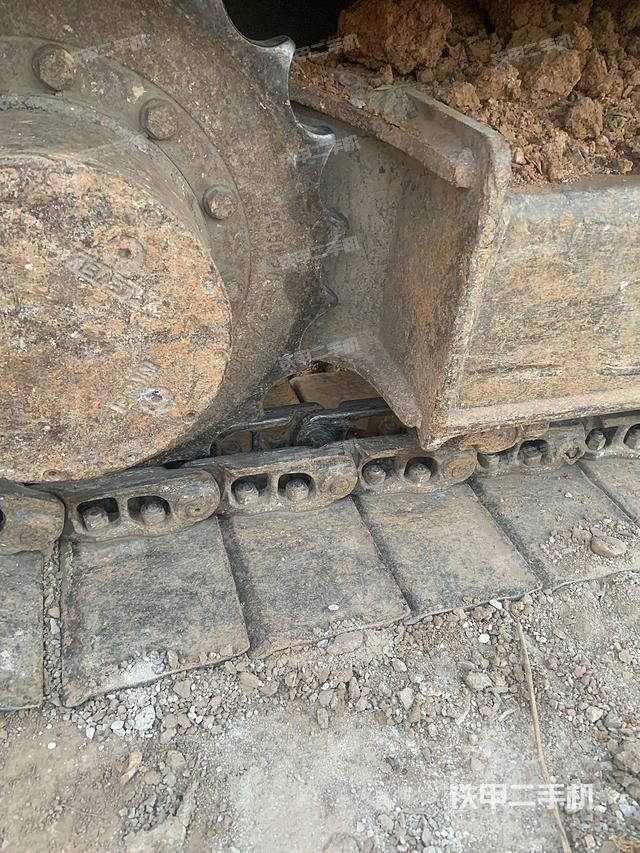 驾驶室顶部（整机外观）