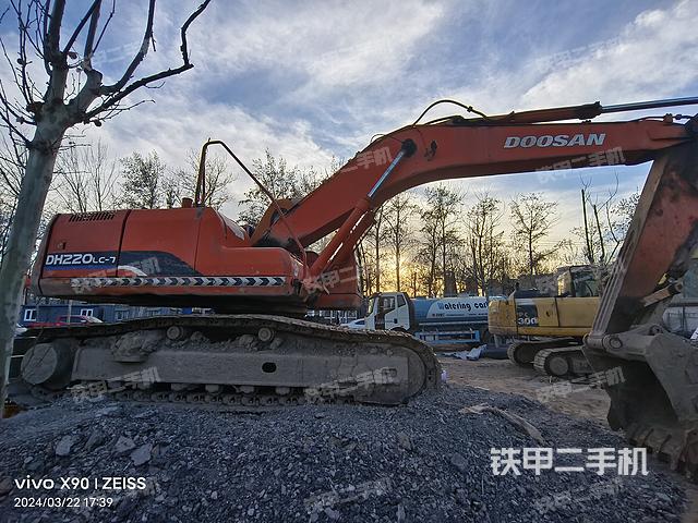 斗山DH220LC-7挖掘机