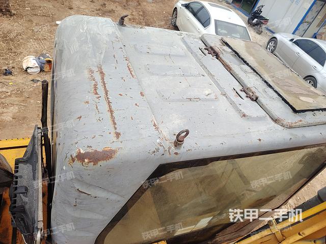 驾驶室顶部（整机外观）