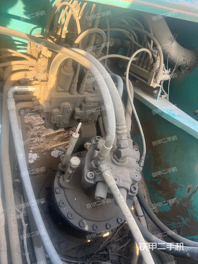 回转马达和主控阀（整机外观）