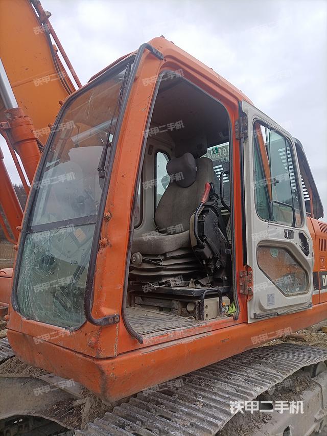 驾驶室整体（整机外观）