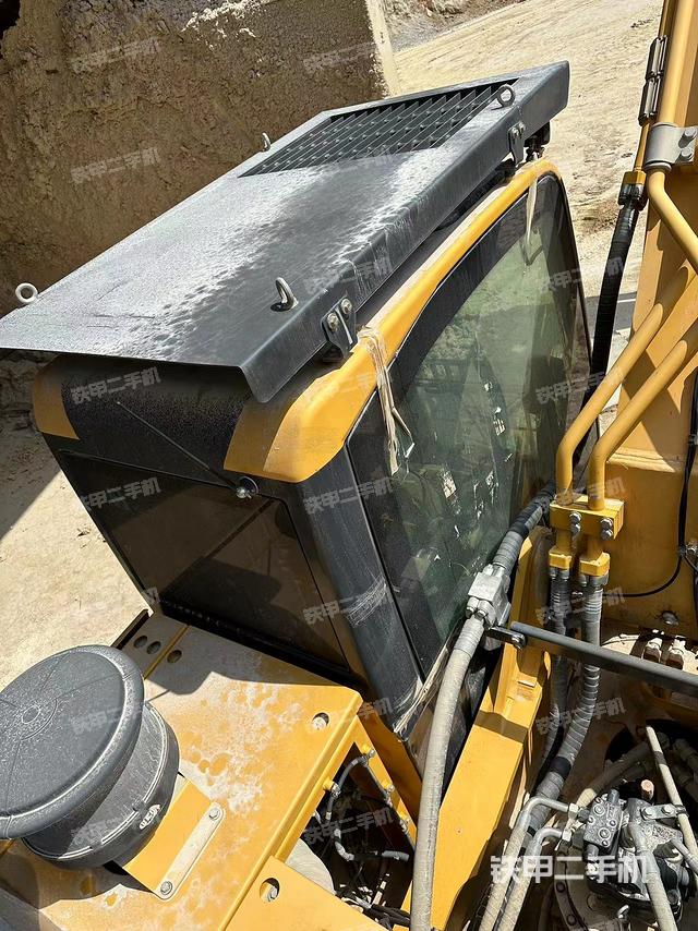 驾驶室顶部（整机外观）