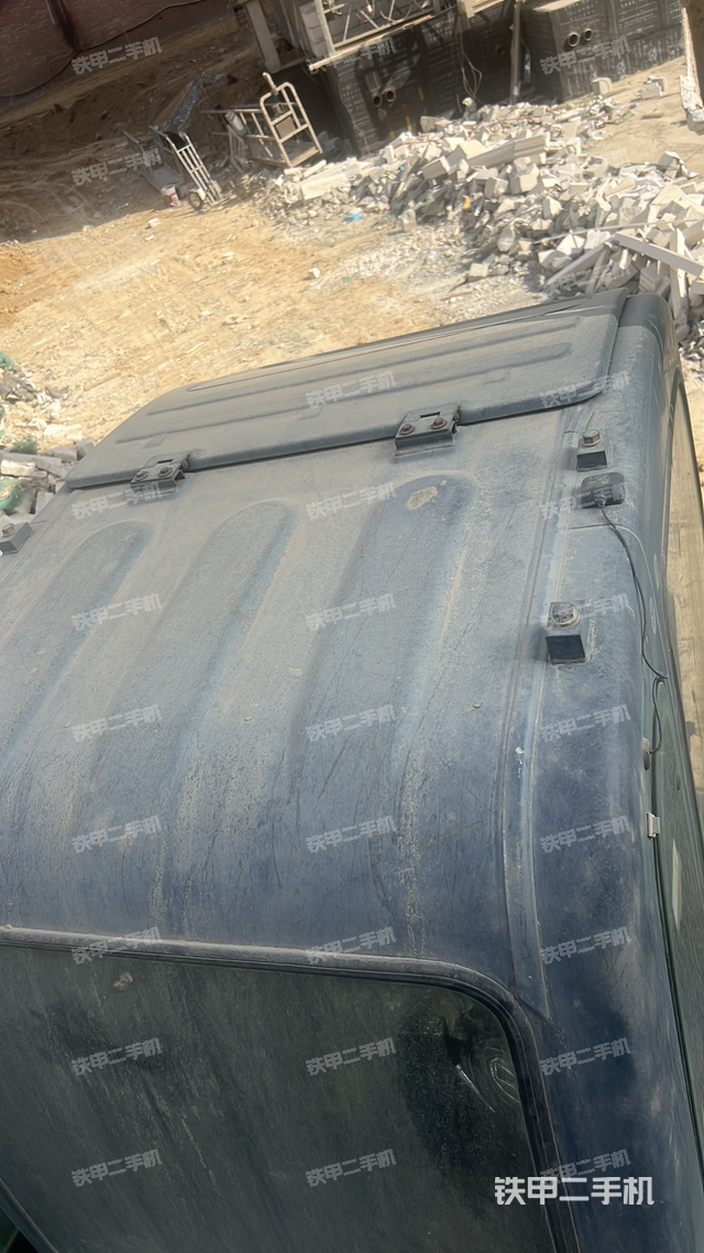 驾驶室顶部（整机外观）