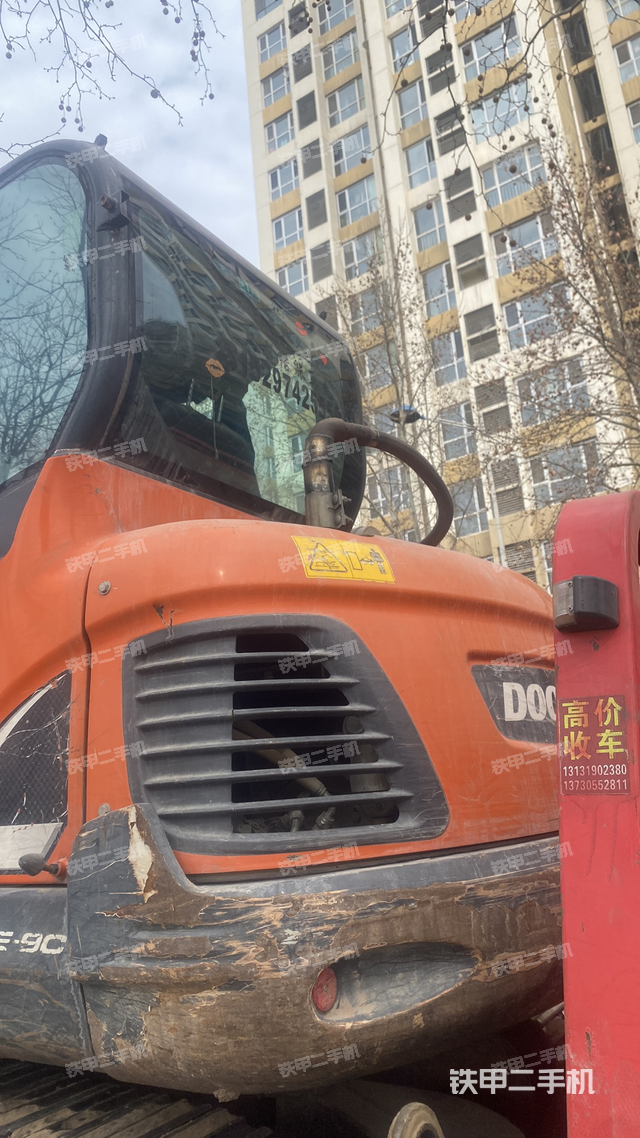 驾驶室顶部（整机外观）