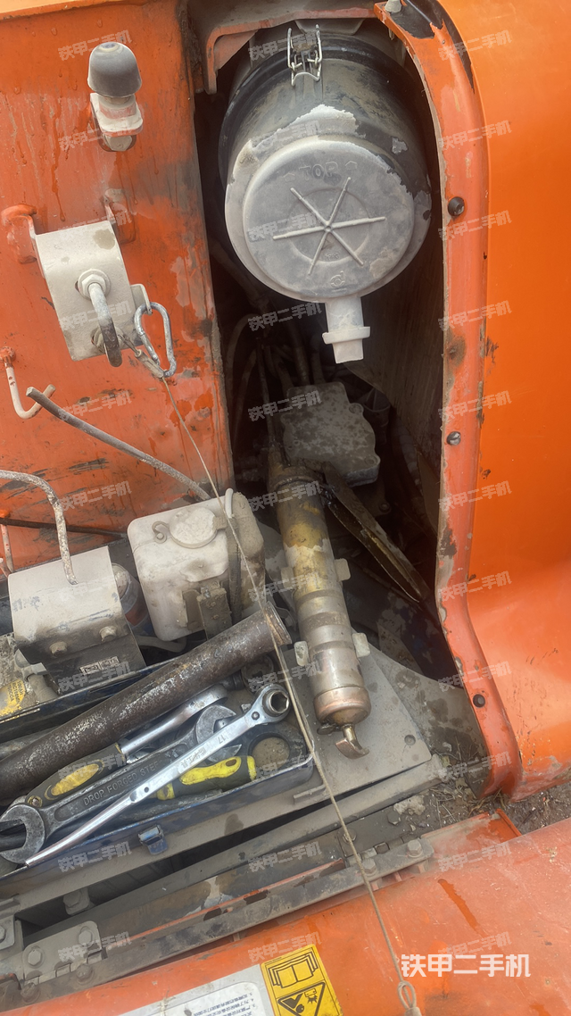 回转马达和主控阀（整机外观）