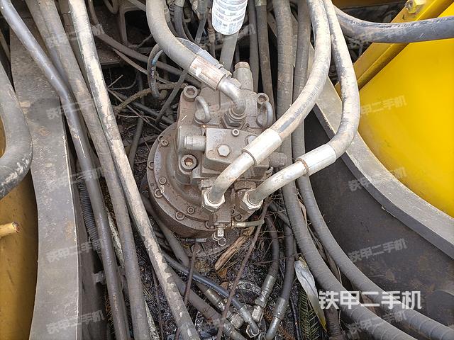 回转马达和主控阀（整机外观）