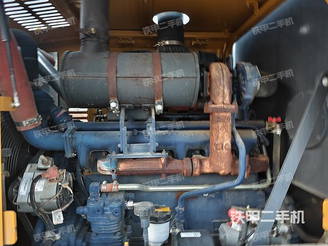 发动机左侧（整机外观及大件）