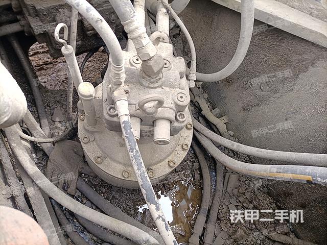 回转马达和主控阀（整机外观）