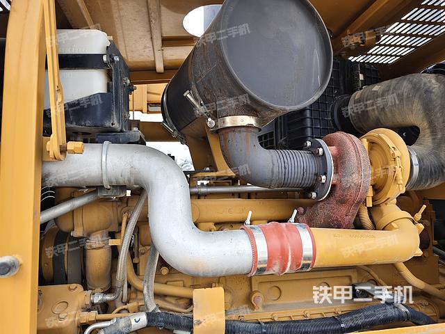 发动机左侧（整机外观及大件）