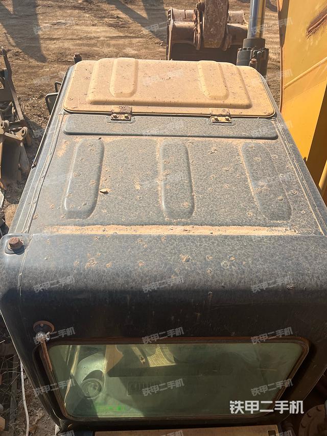 驾驶室顶部（整机外观）