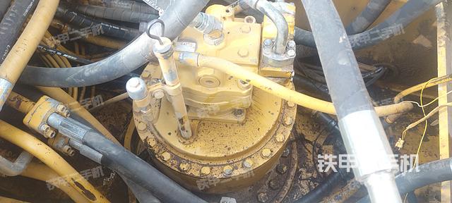 回转马达和主控阀（整机外观）