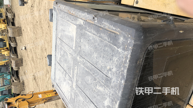 驾驶室顶部（整机外观）