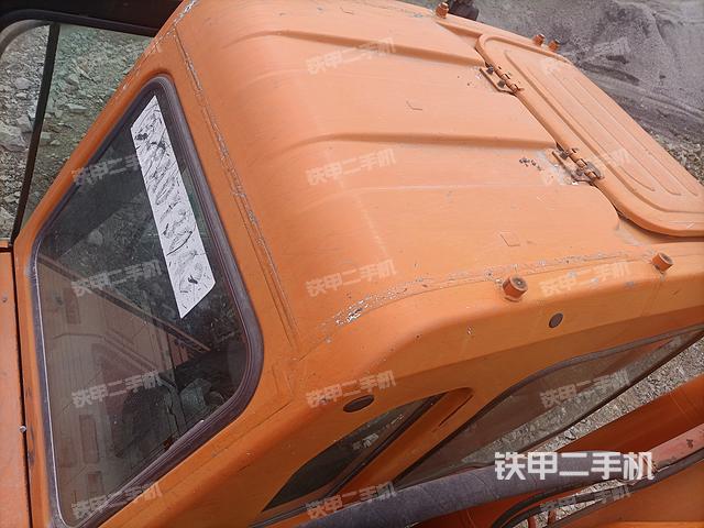 驾驶室顶部（整机外观）