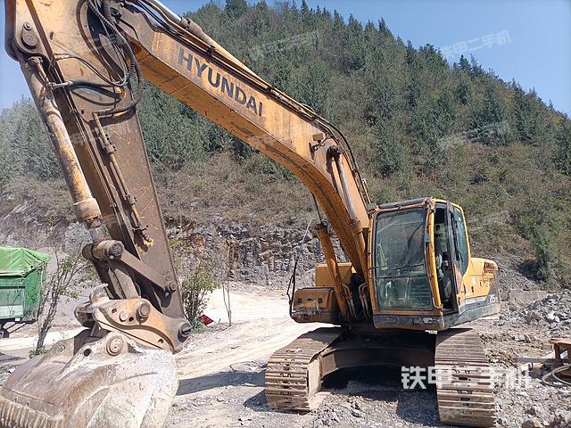现代R215-9挖掘机