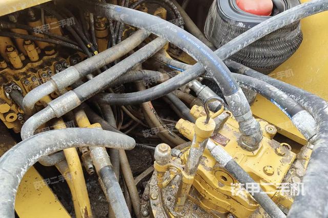 回转马达和主控阀（整机外观）