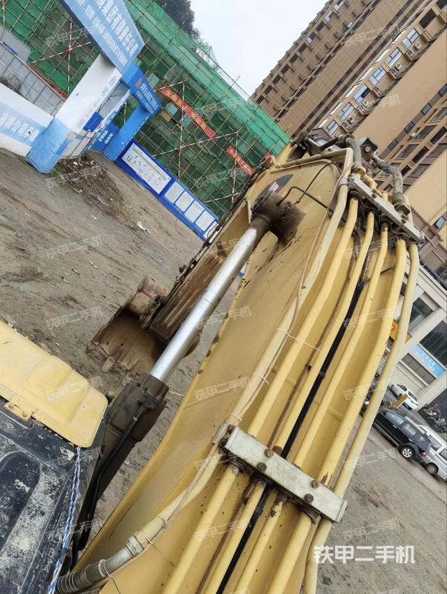 驾驶室顶部（整机外观）