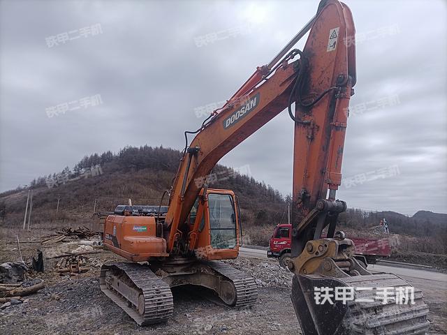 斗山DH215-9E挖掘机