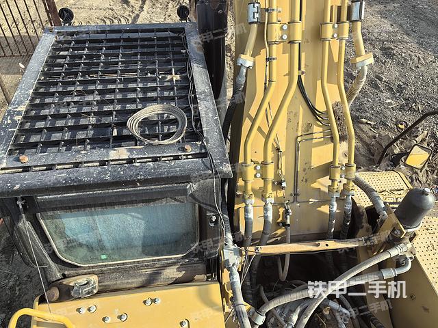 驾驶室顶部（整机外观）