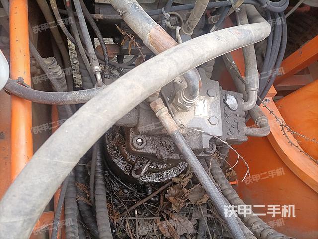 回转马达和主控阀（整机外观）