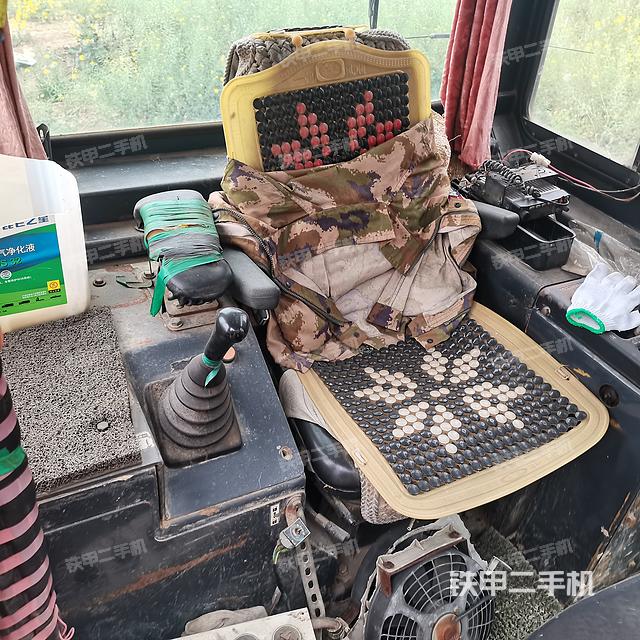 驾驶室操作台（设备外观及核心部件）