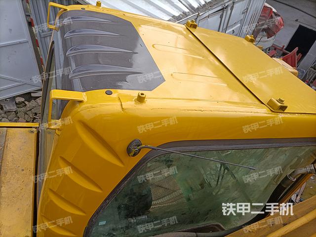 驾驶室顶部（整机外观）