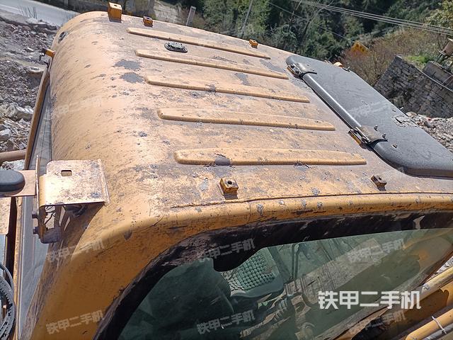 驾驶室顶部（整机外观）