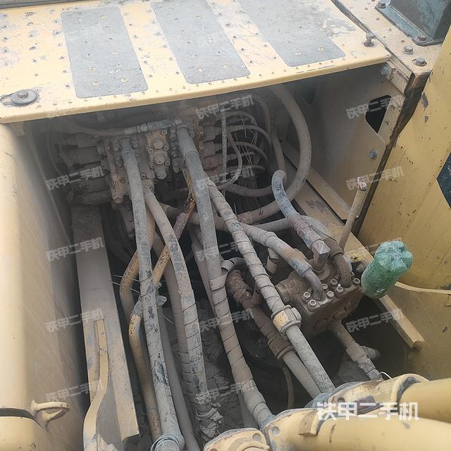 回转马达和主控阀（整机外观）