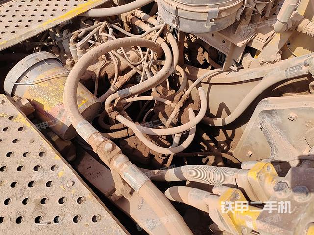 回转马达和主控阀（整机外观）