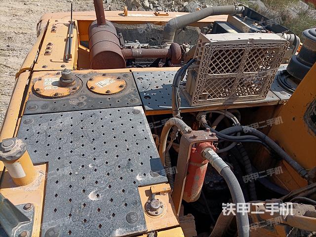 回转马达和主控阀（整机外观）