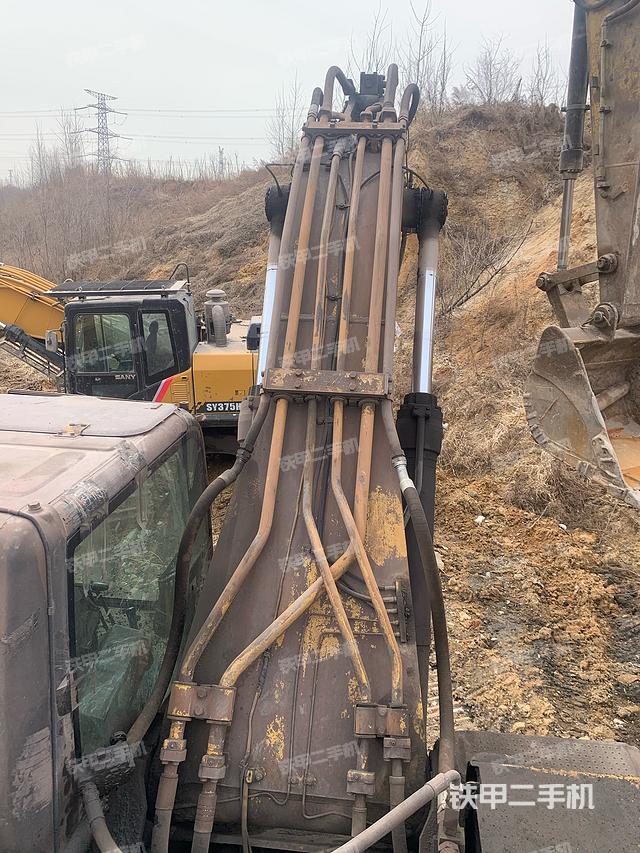 驾驶室顶部（整机外观）