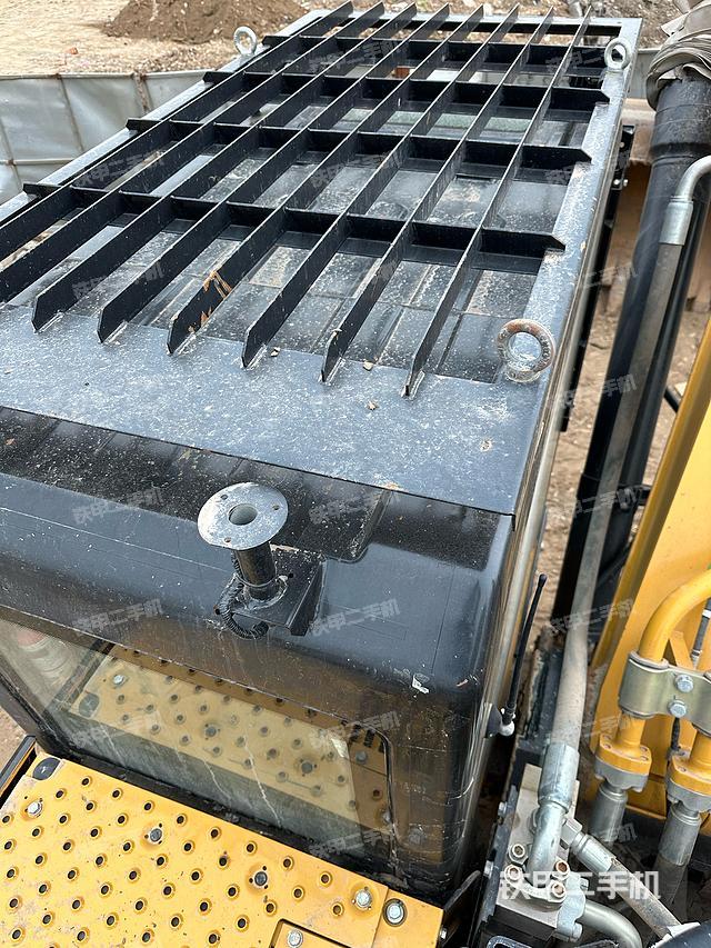 驾驶室顶部（整机外观）