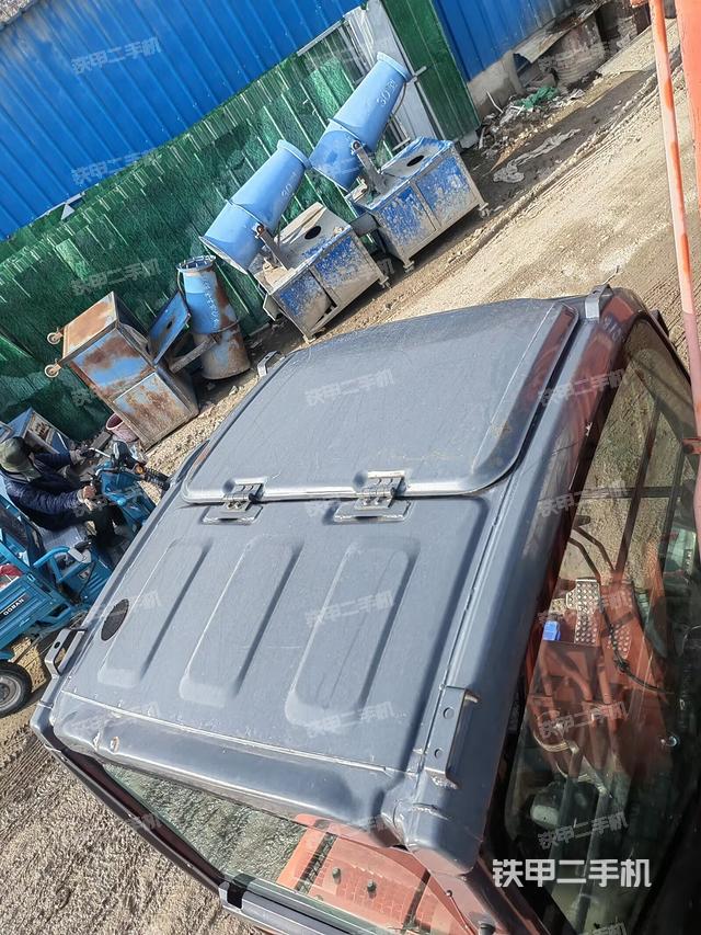 驾驶室顶部（整机外观）