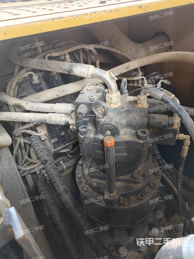 回转马达和主控阀（整机外观）