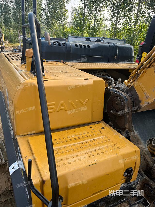 驾驶室顶部（整机外观）