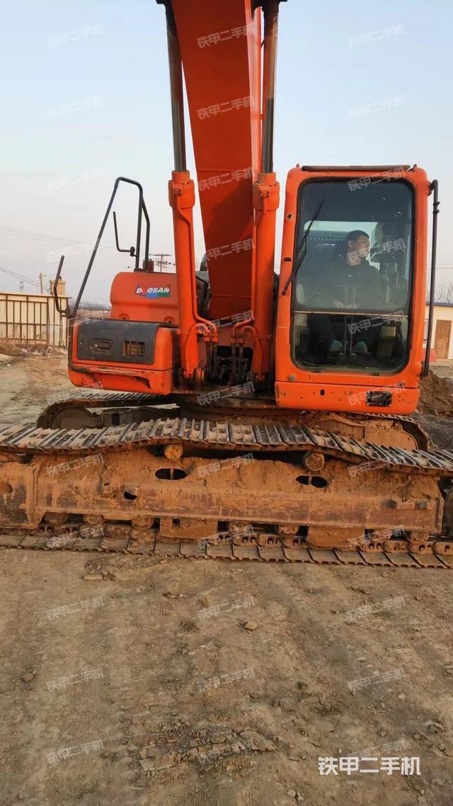 驾驶室顶部（整机外观）