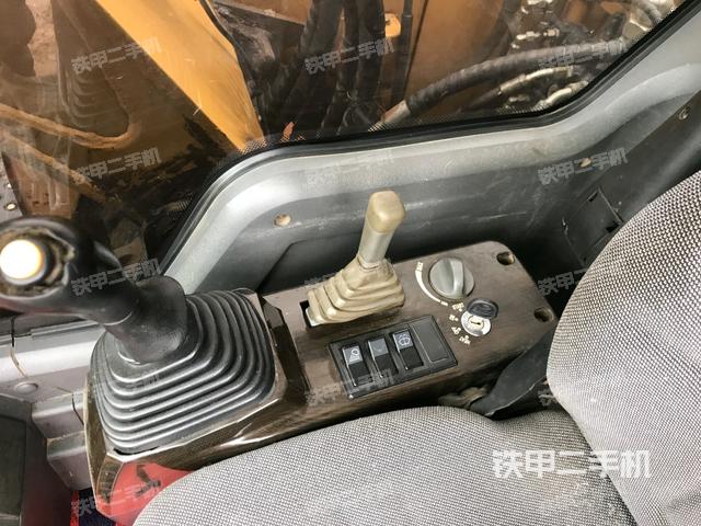 座椅右侧控制台/钥匙门/油门/含右手柄（驾驶室部分）