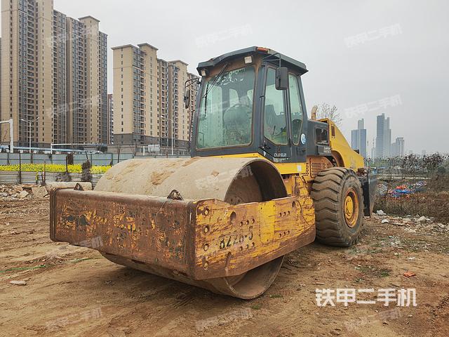 整机右侧（设备外观及核心部件）