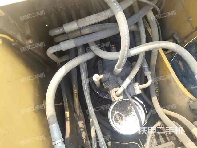 回转马达和主控阀（整机外观）